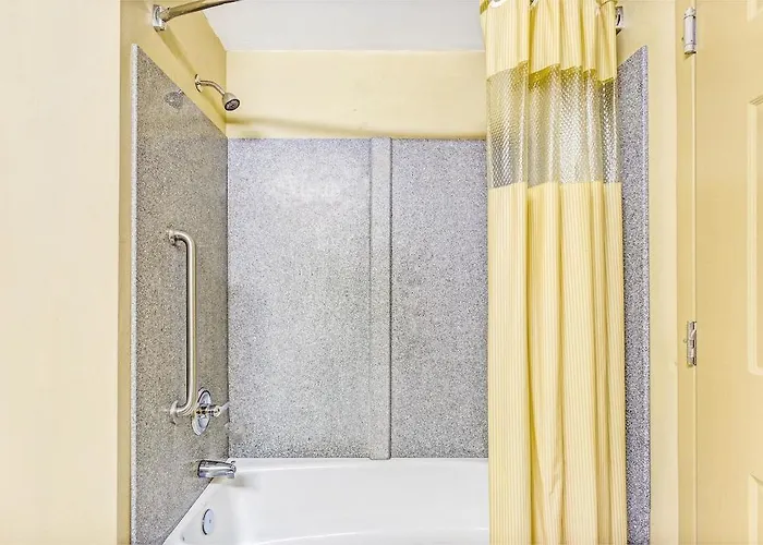 Days Inn & Suites By Wyndham Jeffersonville In