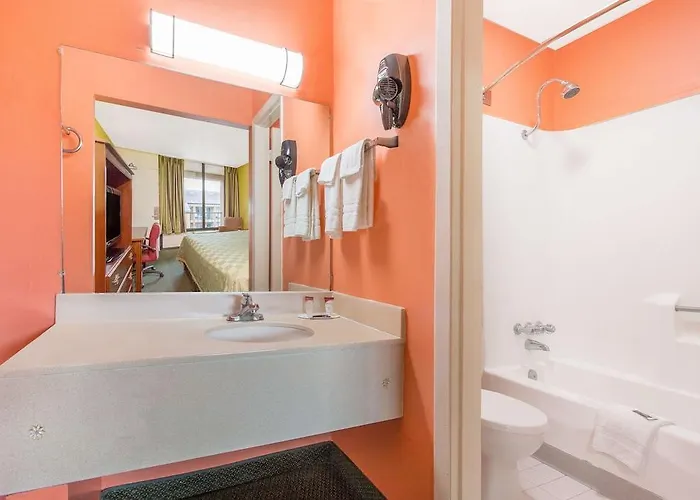 Howard Johnson Inn Roanoke Airport