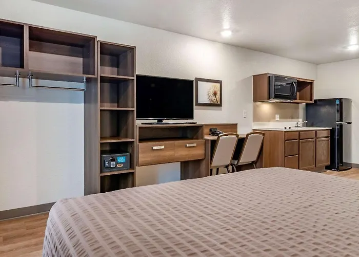 Woodspring Suites Brunswick
