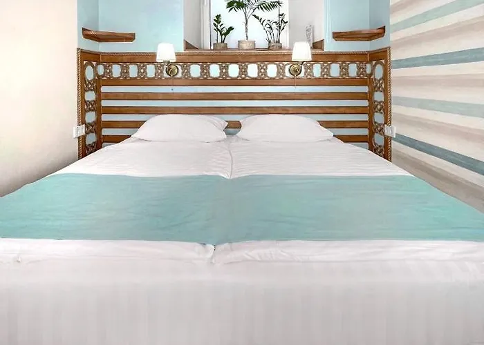 Lucky Ship Art Hotel