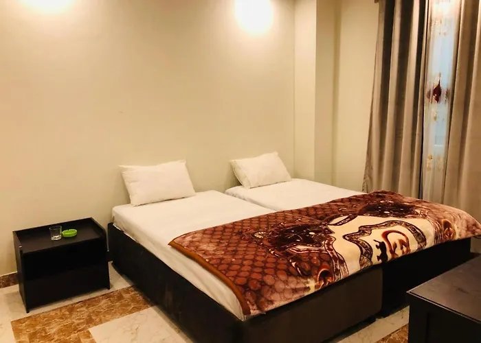 Hotel Silver Oaks