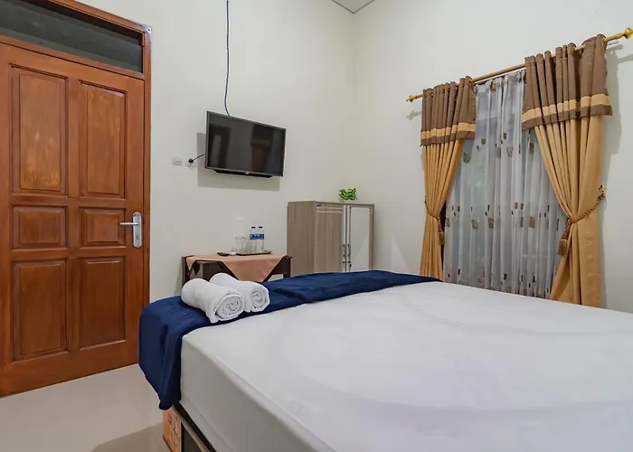 The Lima Guest House Syariah Mitra Reddoorz