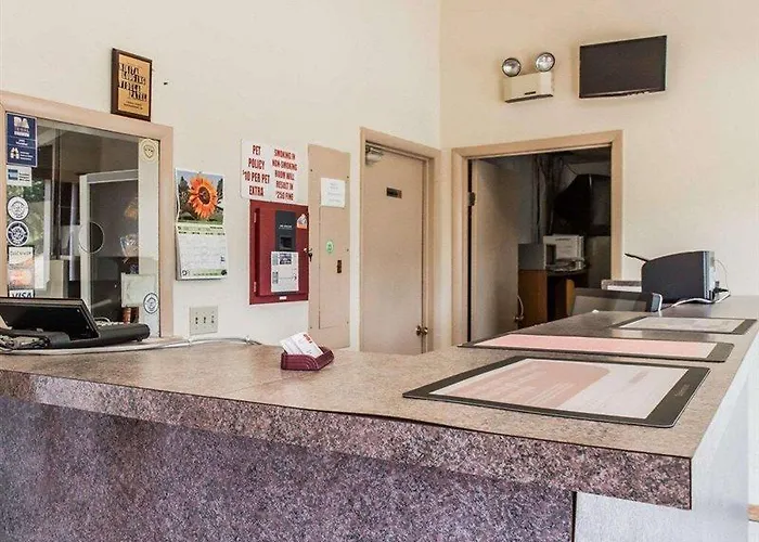 Econo Lodge Waynesburg