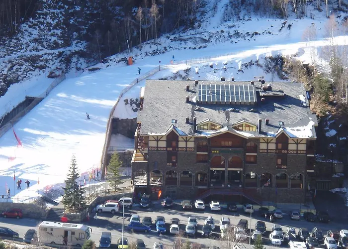 Hotel Crest