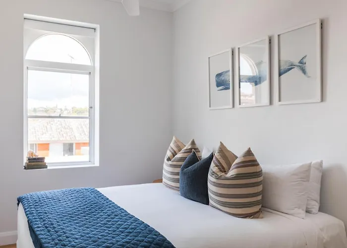 The Clovelly Hotel