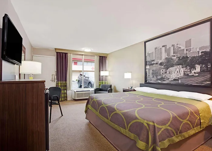 Super 8 By Wyndham Oklahoma/Frontier City