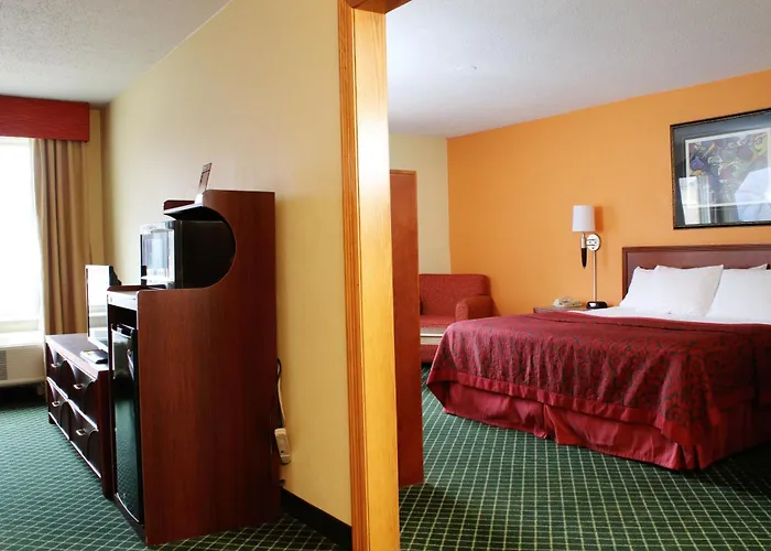 Days Inn & Suites By Wyndham Bloomington/Normal Il
