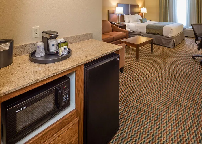 Best Western Plus Airport Inn & Suites