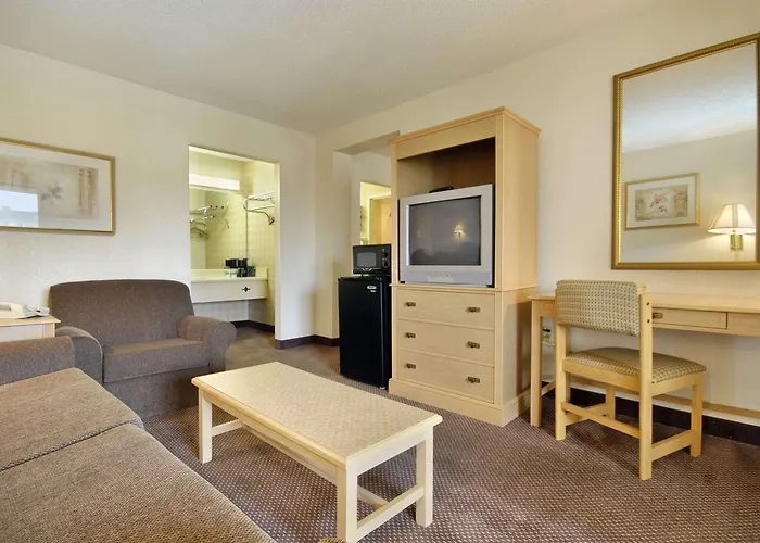 Days Inn & Suites By Wyndham Mobile