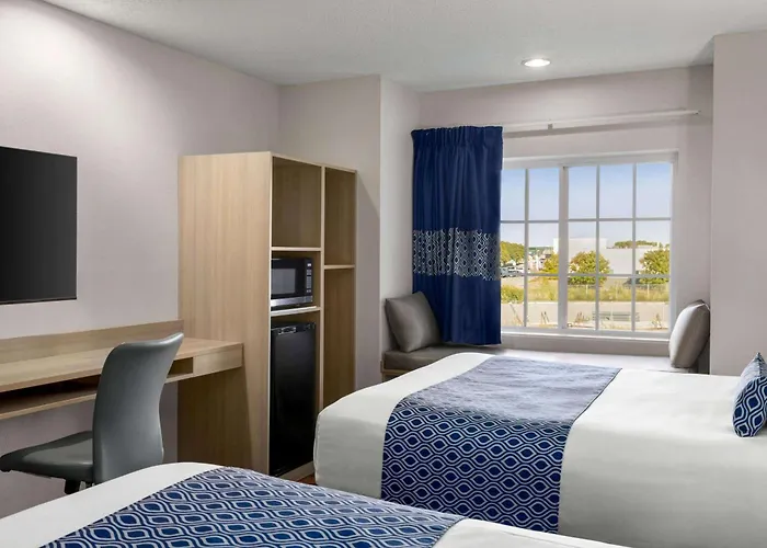 Microtel Inn & Suites Lincoln
