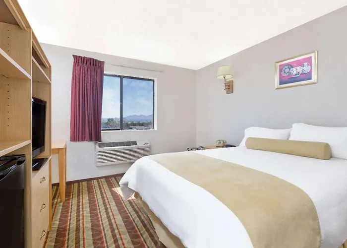 Super 8 By Wyndham Lake Havasu City