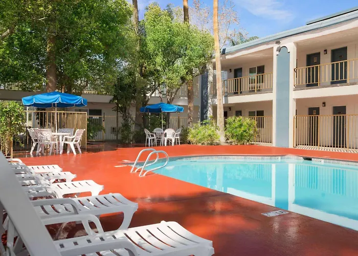 Travelodge By Wyndham Bakersfield