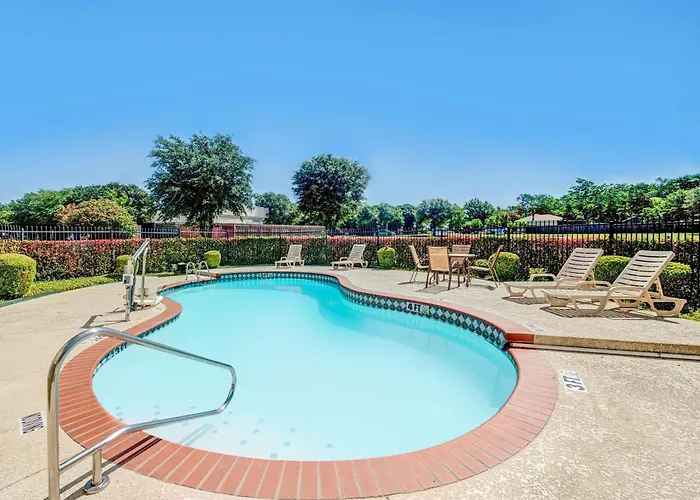 Super 8 By Wyndham Mckinney/Plano Area