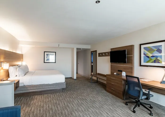 Holiday Inn Express & Suites Camarillo By Ihg