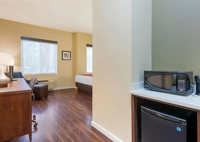 Comfort Inn & Suites Near Ontario Airport