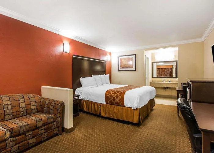 Rodeway Inn & Suites Corona