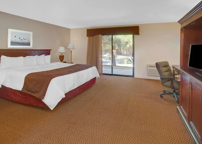 Travelodge Inn & Suites By Wyndham Yucca Valley/Joshua Tree