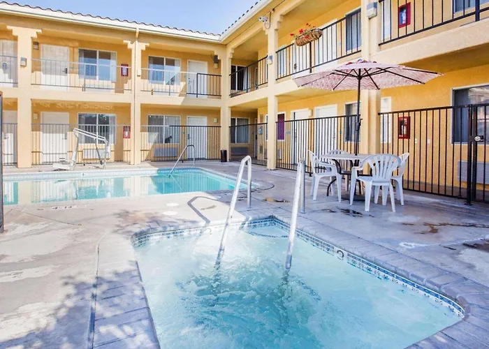 Econo Lodge Inn & Suites Lodi - Wine Country Area
