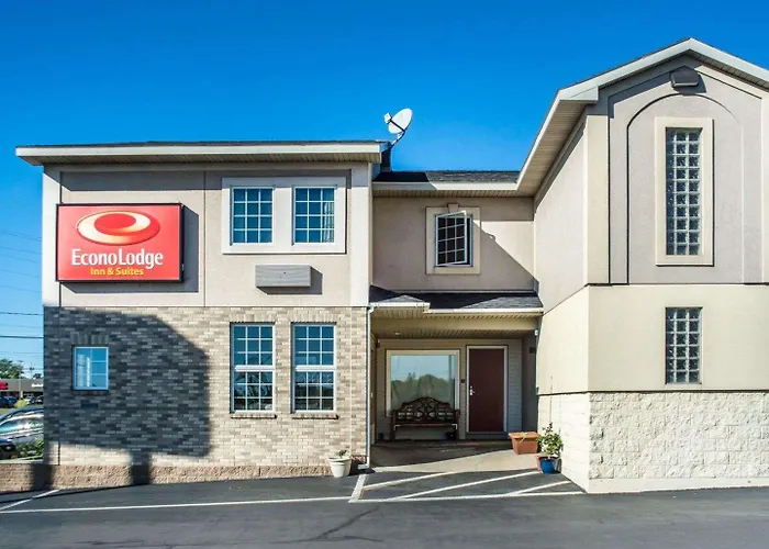 Econo Lodge & Suites Airport North Syracuse