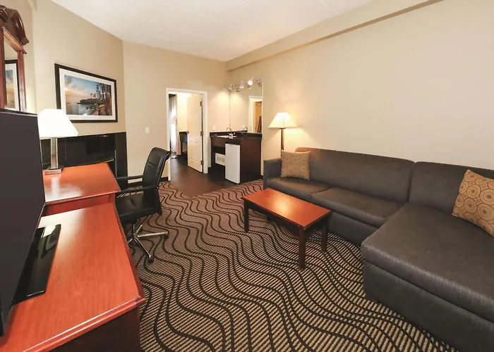 La Quinta Inn By Wyndham Sandusky Near Cedar Point