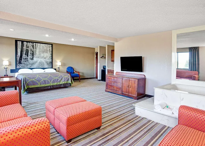 Super 8 By Wyndham Roseville/Detroit Area