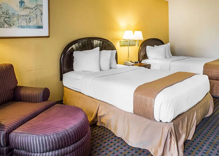 Econo Lodge Inn & Suites Carrollton