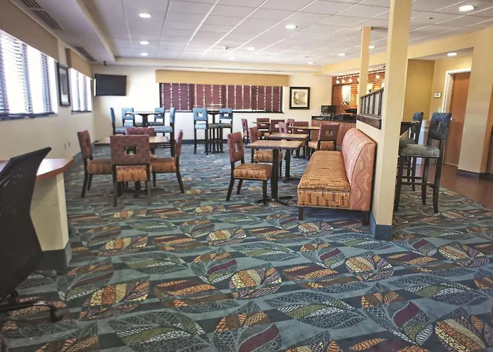 La Quinta By Wyndham Edmond