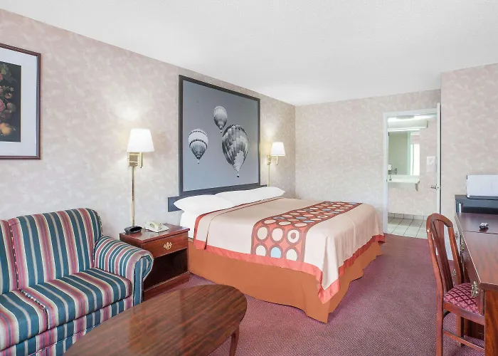 Super 8 By Wyndham Decatur Priceville