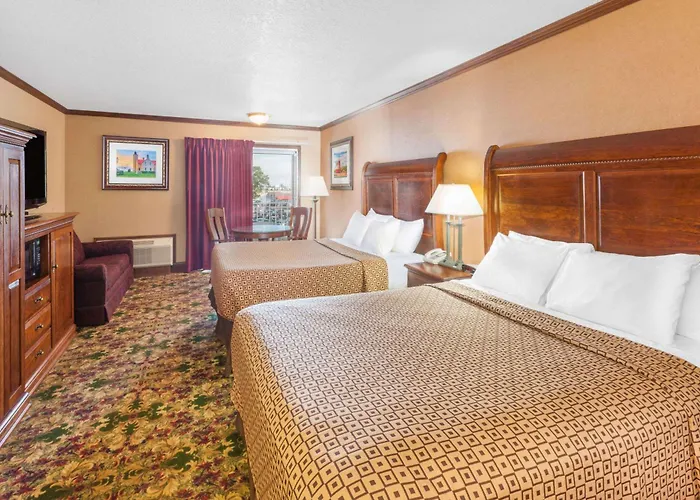 Ramada By Wyndham Mackinaw City Waterfront