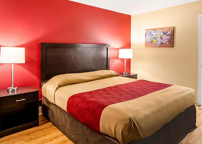 Econo Lodge East