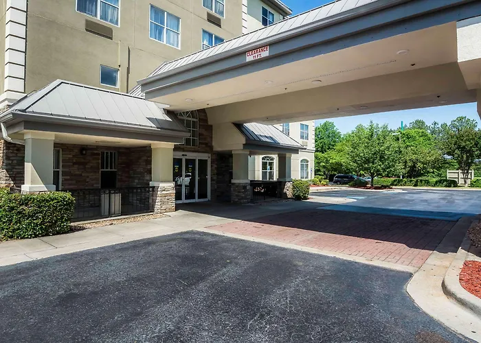 Comfort Inn & Suites Near Six Flags