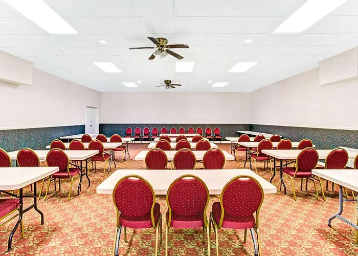Ramada By Wyndham Murfreesboro