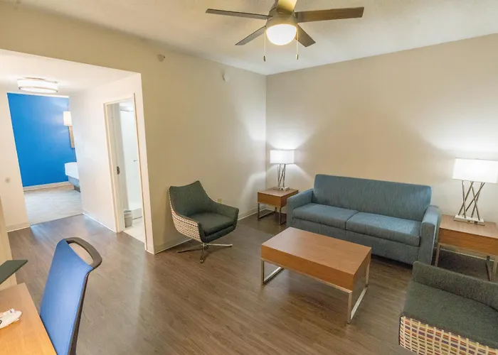 Holiday Inn Express Hotel & Suites Nashville Brentwood 65S