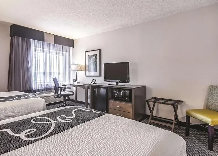 La Quinta By Wyndham Hartford Bradley Airport