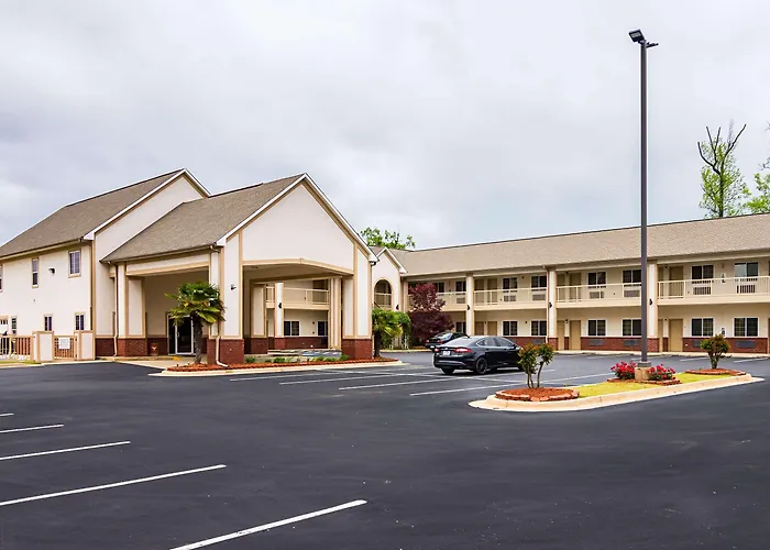 Econo Lodge Inn & Suites Bryant