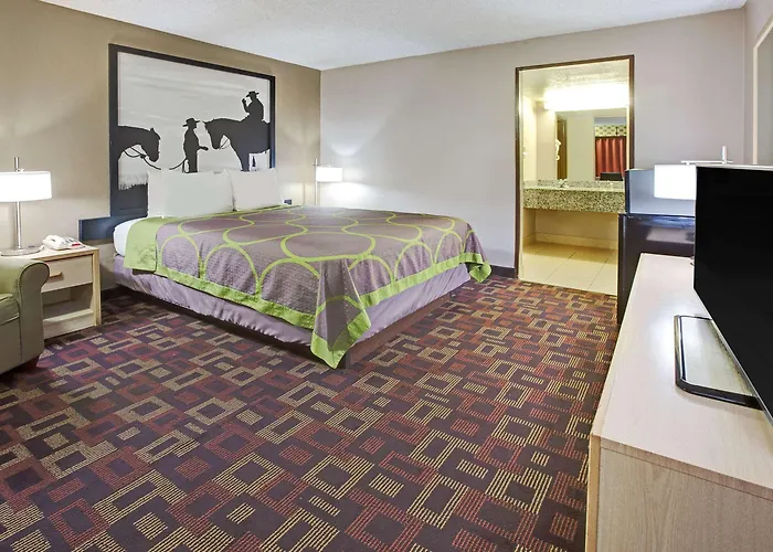Super 8 By Wyndham Norman