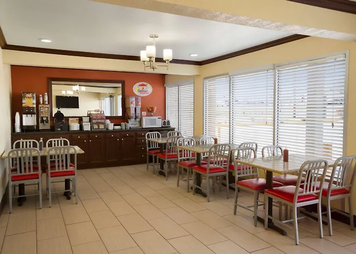 Super 8 By Wyndham Woodward