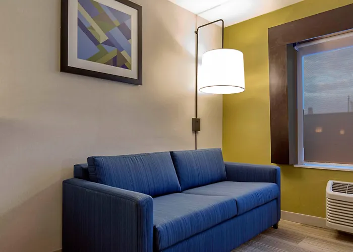 Holiday Inn Express & Suites Chicago West - St Charles By Ihg