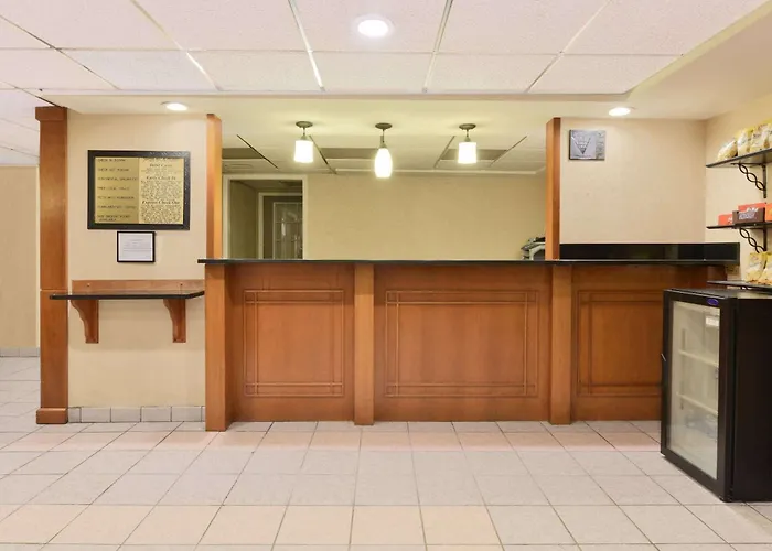 Howard Johnson By Wyndham Allentown/Dorney Hotel & Suites