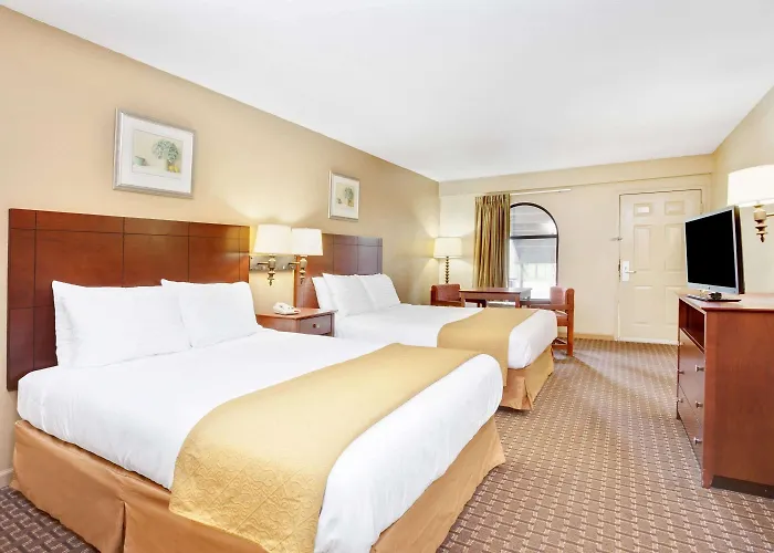 Days Inn & Suites By Wyndham Stockbridge Atlanta