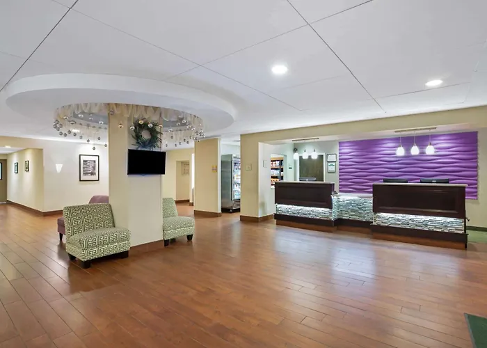 La Quinta By Wyndham Springfield