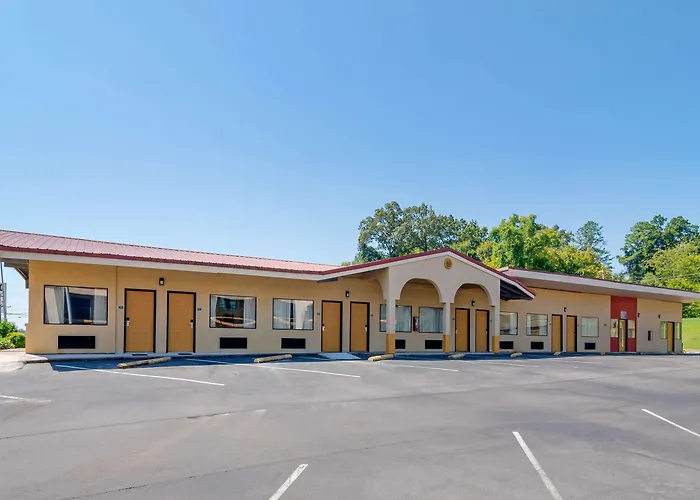 Econo Lodge Inn & Suites