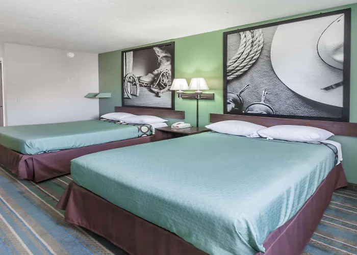 Super 8 By Wyndham Chickasha