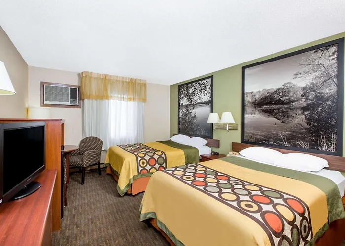 Super 8 By Wyndham Fairmont