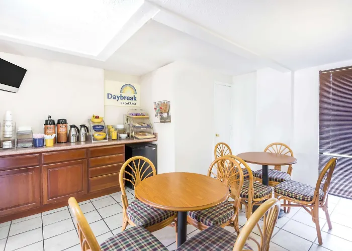 Days Inn By Wyndham Little River