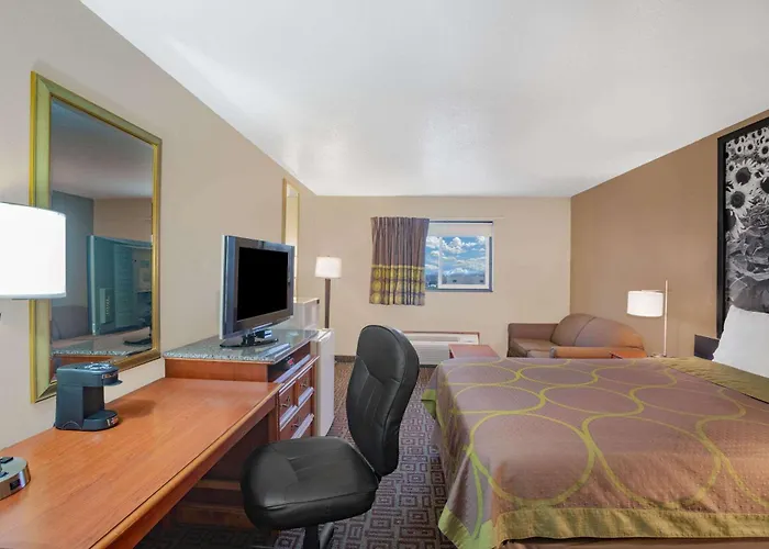 Super 8 By Wyndham Fort Madison