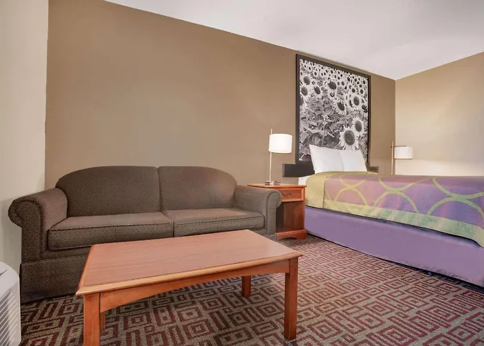 Super 8 By Wyndham Fort Madison