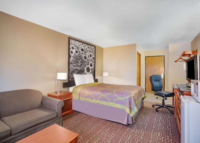 Super 8 By Wyndham Fort Madison