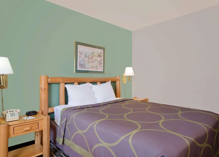 Super 8 By Wyndham Cloquet