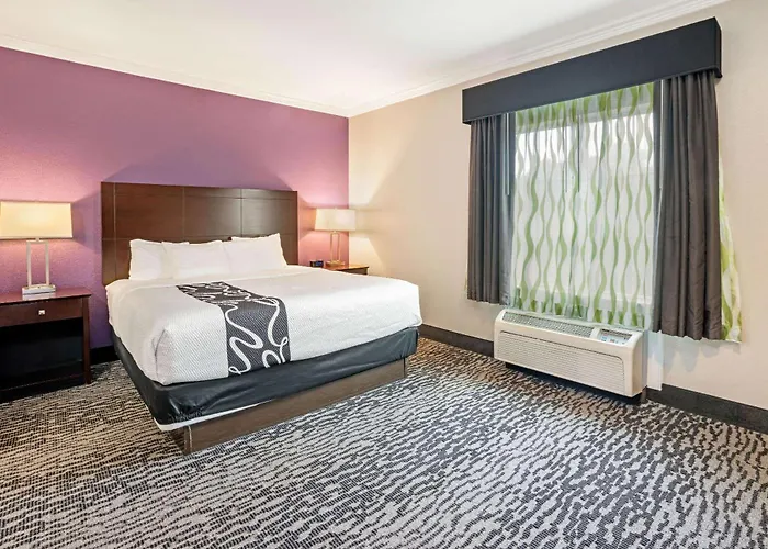 La Quinta By Wyndham Houston - Magnolia